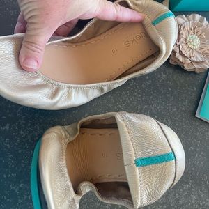 NIB Tieks size 10 Limited Edition Champagne